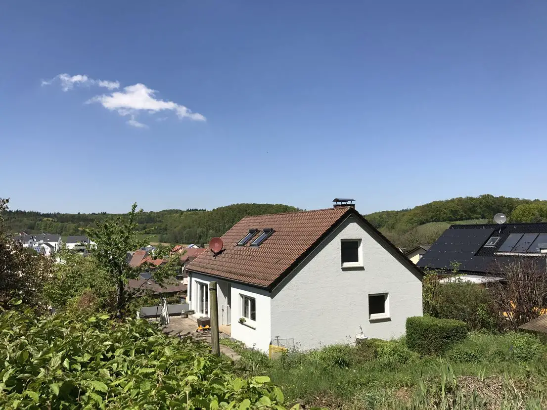 Hausansicht -- Gemütliches Haus mit großem Garten in Untergruppenbach Oberheinriet