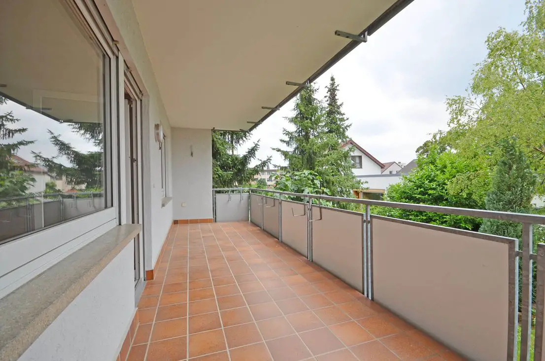 Balkon, Blick 2 -- Hell, großzügig und ruhig - 3,5 Zimmer Wohnung mit Balkon in Ditzingen