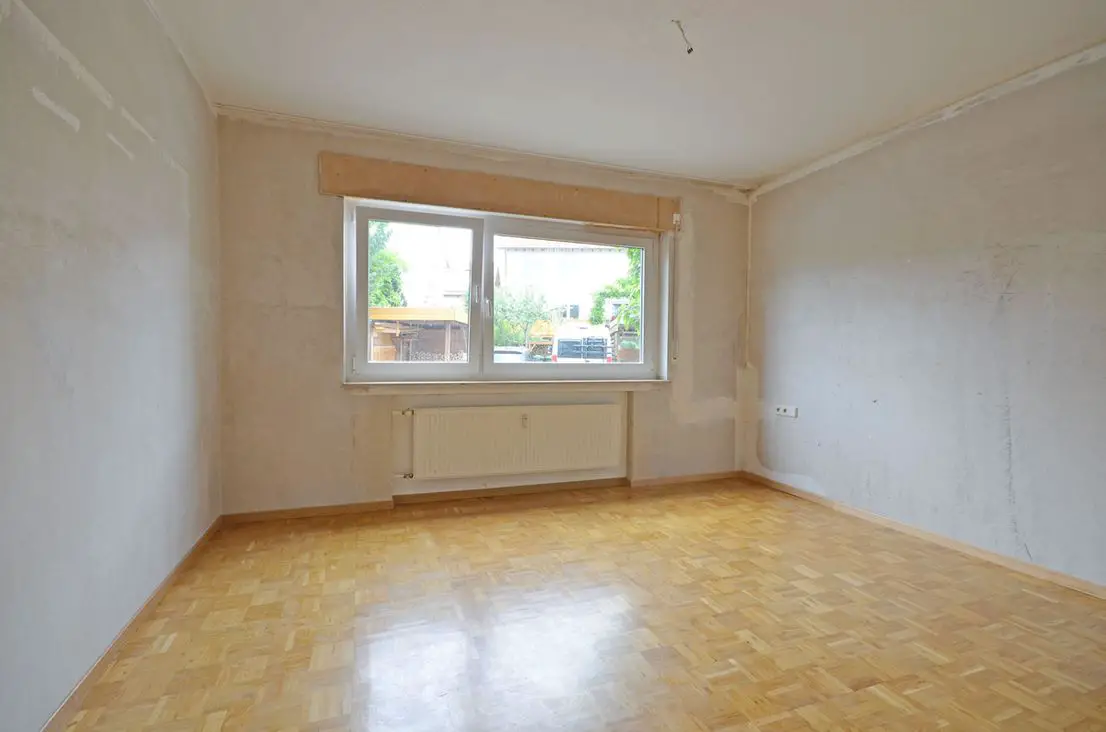 Schlafzimmer, Blick 1 -- Hell, großzügig und ruhig - 3,5 Zimmer Wohnung mit Balkon in Ditzingen