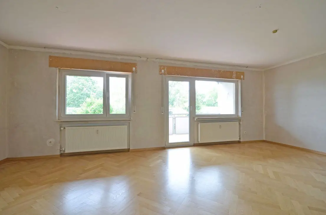 Wohnen-Essen, Blick 2 -- Hell, großzügig und ruhig - 3,5 Zimmer Wohnung mit Balkon in Ditzingen