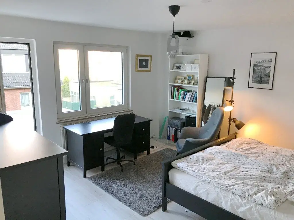 Raum 2 -- frisch sanierte Zwei Zimmer Wohnung in Nippes | Zwei Schlafzimmer, Küche, Bad, Balkon