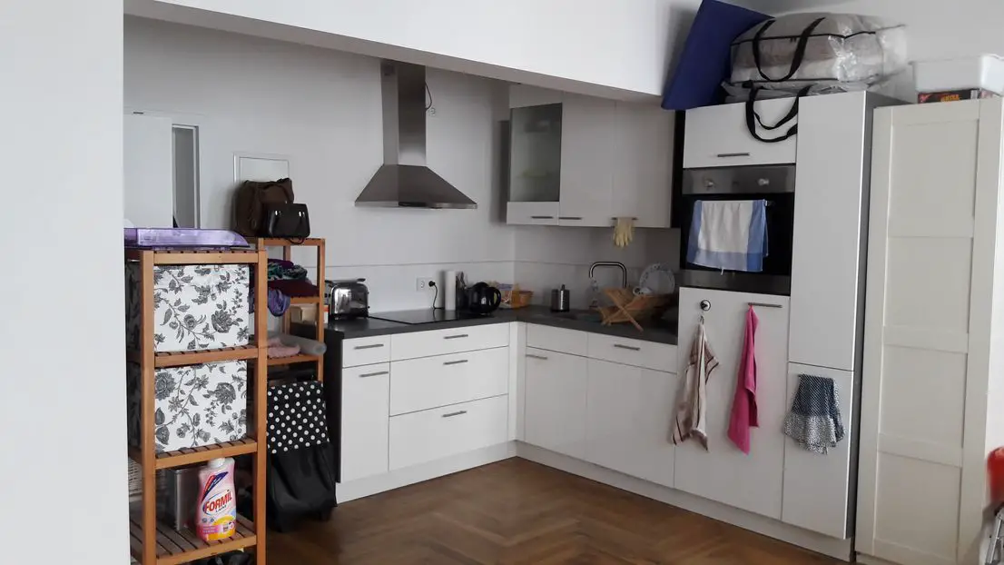 Küche -- Exklusive 1-Zimmer-Wohnung mit Balkon und Einbauküche in Bremen