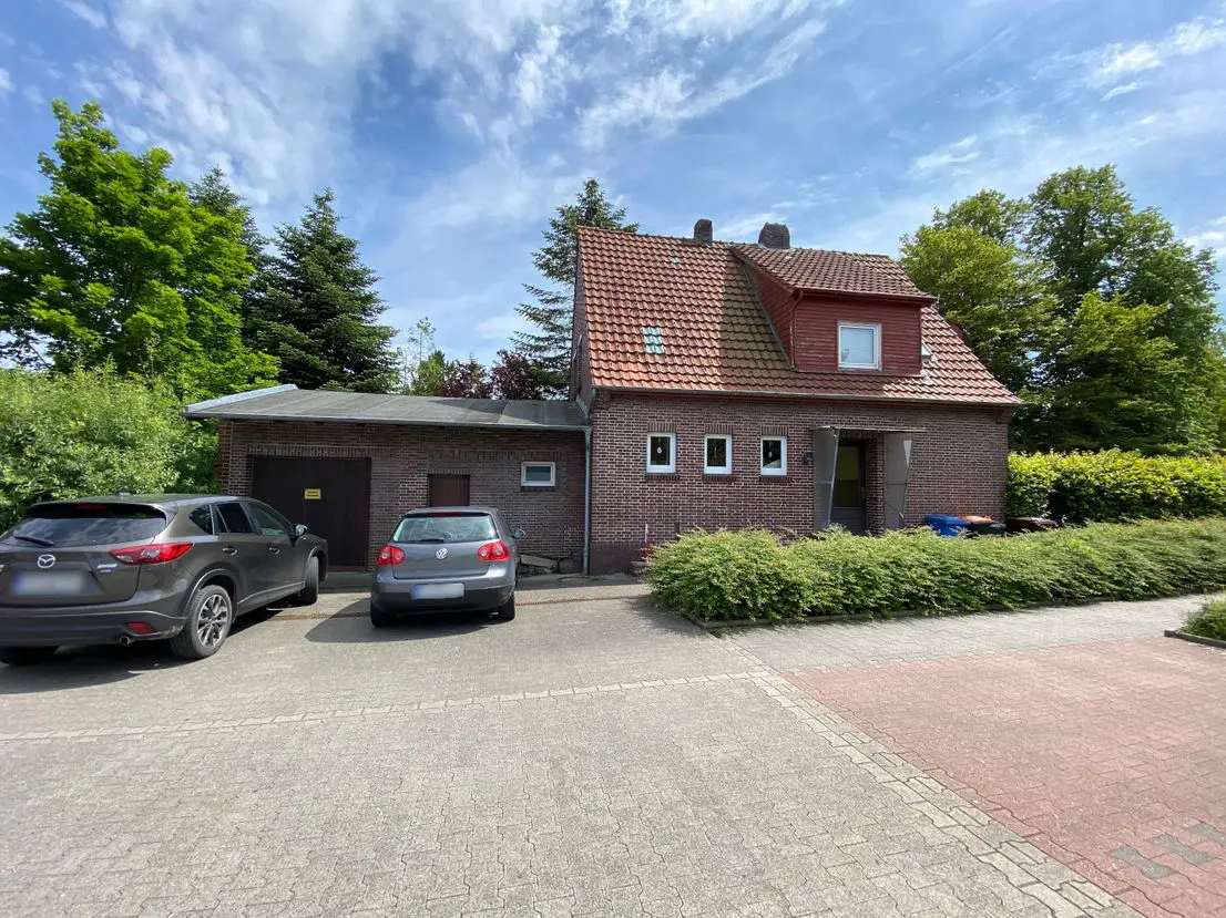 AB: Hausansicht -- Selten Gelegenheit - Einfamilienhaus mit Garage & kleinem Garten in bester Stadtlage von Jever