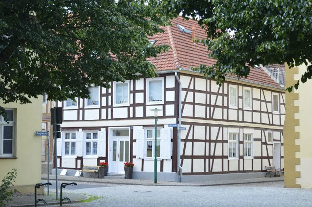 Komplett saniertes Bürgerhaus -- KOMPLETT SANIERTES Bürgerhaus mit drei Wohneinheiten im Zentrum von Lenzen an der Elbe