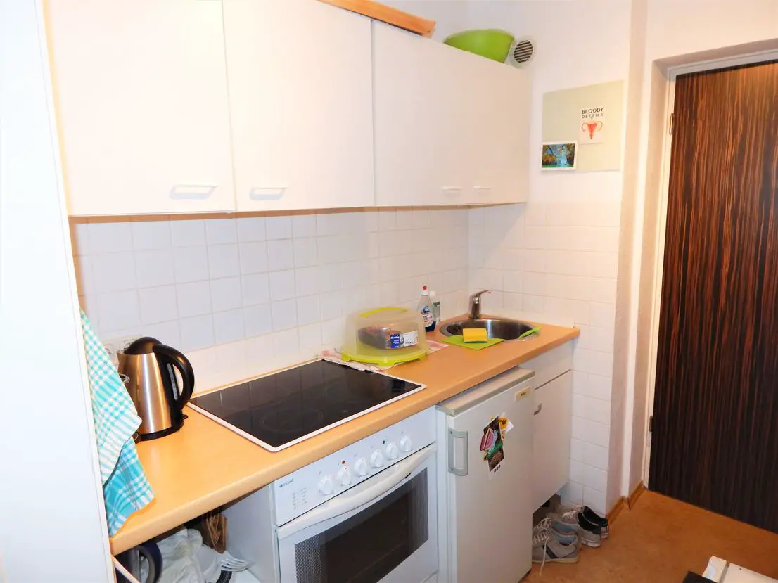 Küche/Flur -- Gemütliches 1-Zimmer-Appartement in der Maxvorstadt