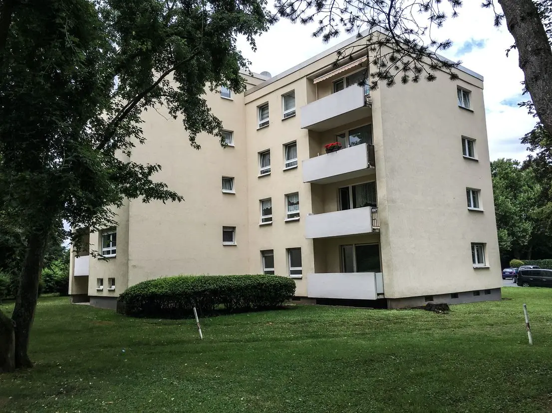 Hausansicht -- Helle, sanierte 2 Zi. Wohnung mit Loggia in Wiesbaden-Delkenheim