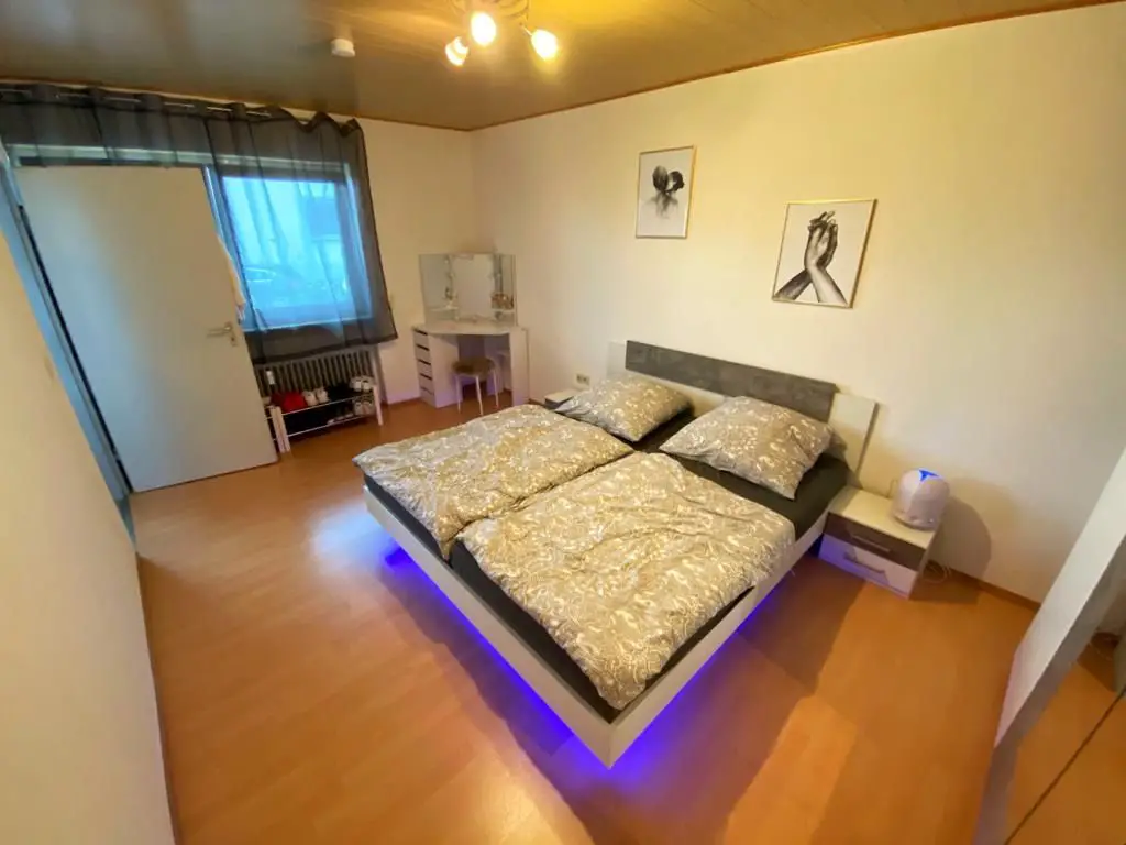Schlafzimmer -- Geräumige 2-Zimmer-Wohnung mit Terrasse optimal geeignet für einen Einzelhaushalt