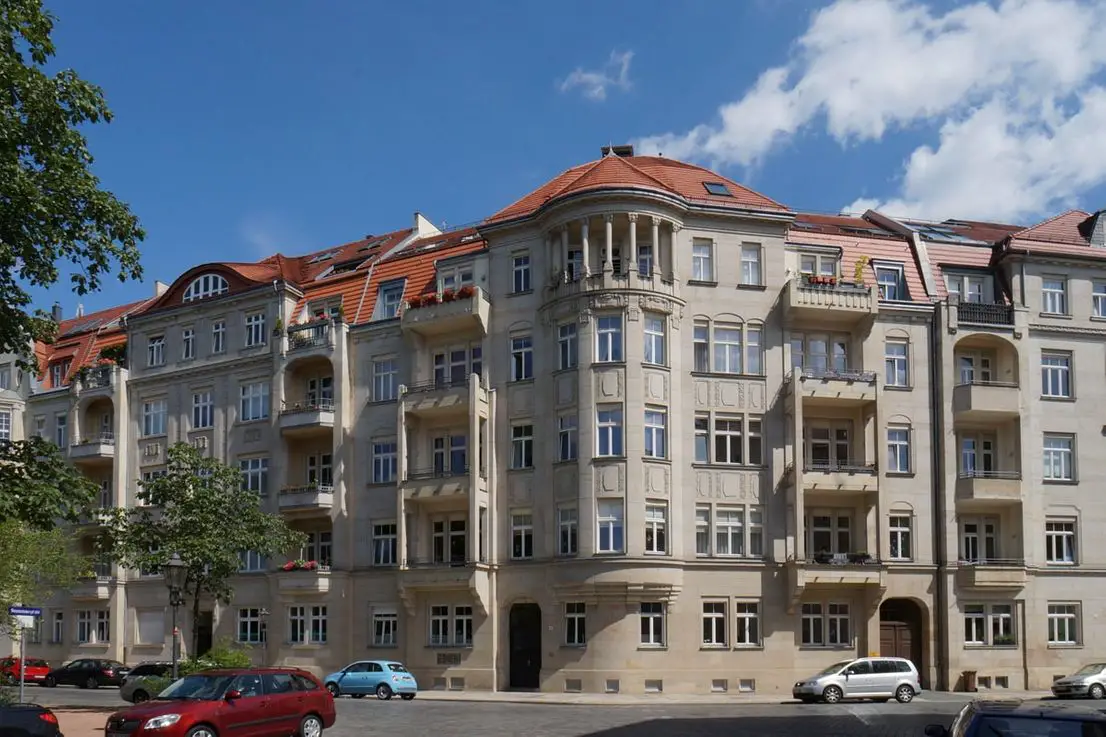 Ansicht -- Stresemannplatz: 2 Balkone + Lift + Carport