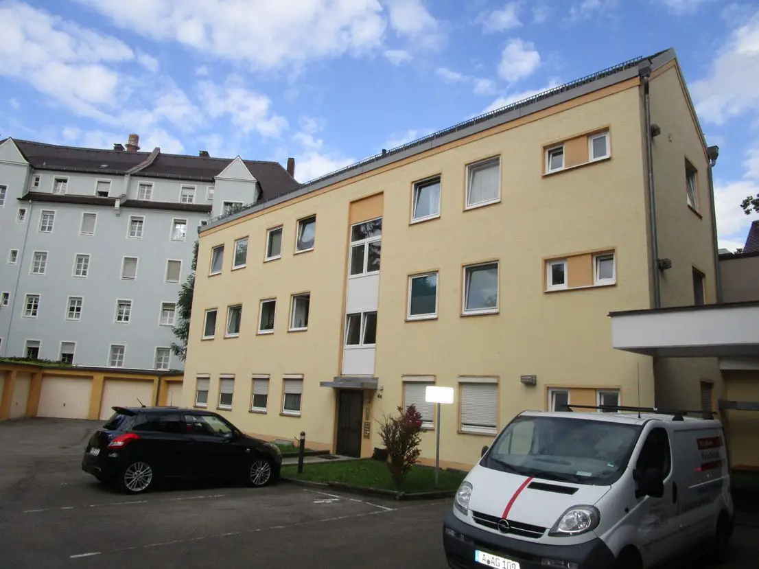 Ansicht Haus -- Ab 1.8. !! Nette, kleinere 2 ZWoKB, ca. 42 qm in Augsburg, Innenstadt gleich bei der Stadtmauer