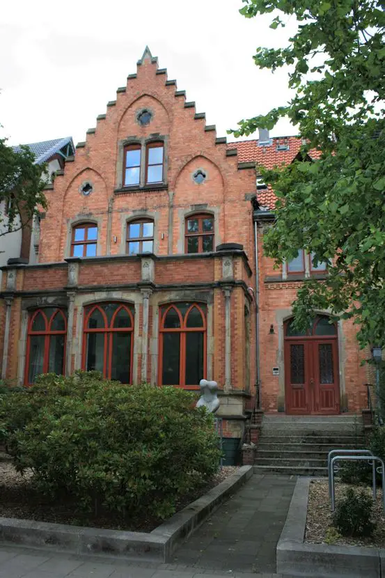Ansicht_Ost -- Wohnen/Vermietung/Büro in denkmalgeschützter Villa am Schiffgraben mit Stellpl. + 2 Garagen