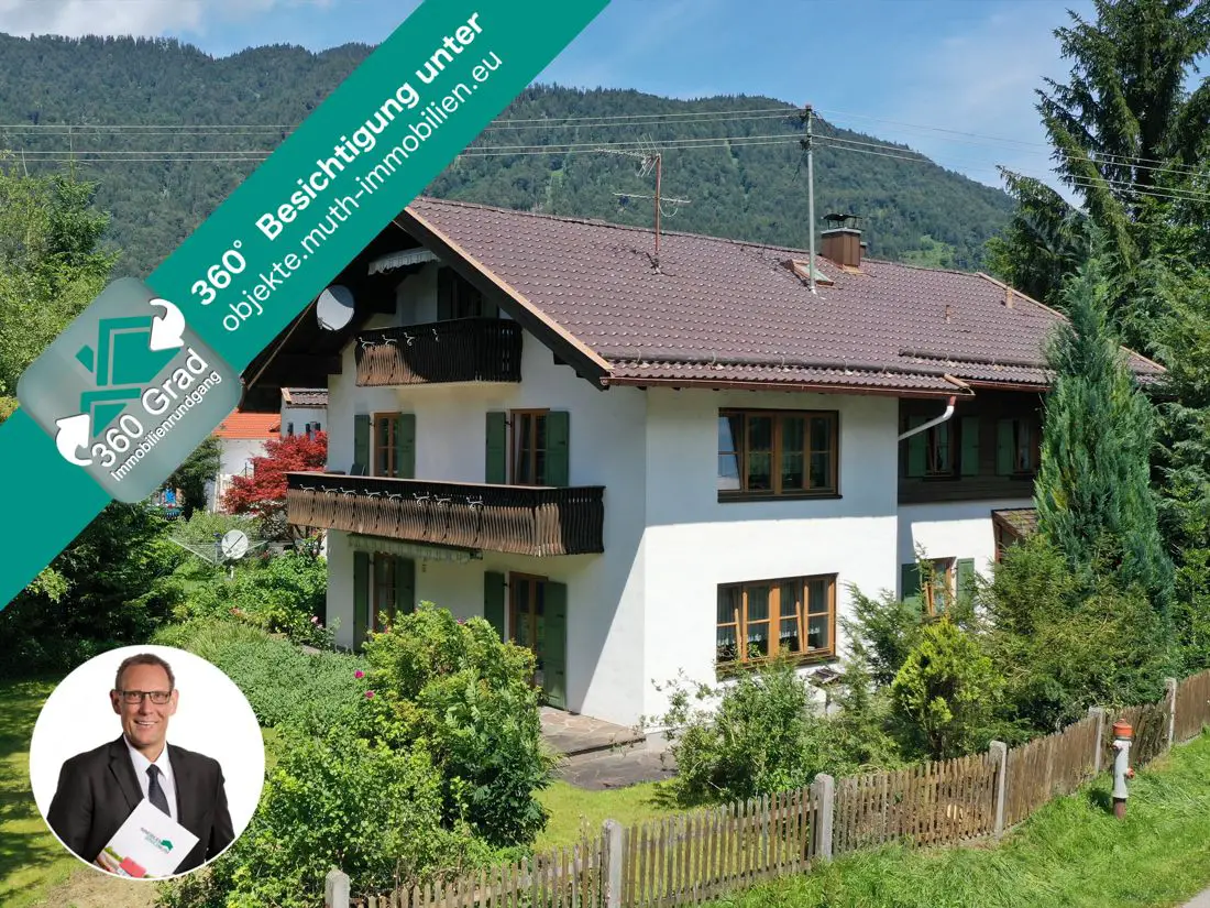Blick auf das Haus -- Freistehendes Zweifamilienwohnhaus in sonniger Lage von Oberau auf einem 649 m² Grundstück.