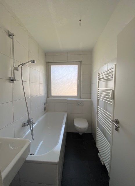 Badezimmer -- 3,5- Raum Wohnung mit Balkon in Rentfort