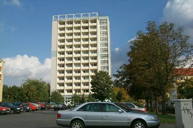 Gebäudeansicht -- Für Singles: Apartment mit 22 m² für 239,84 € in Cottbus.