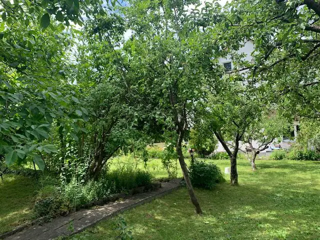 Garten -- Reihenendhaus mit idyllischem Grundstück am Stadtrand