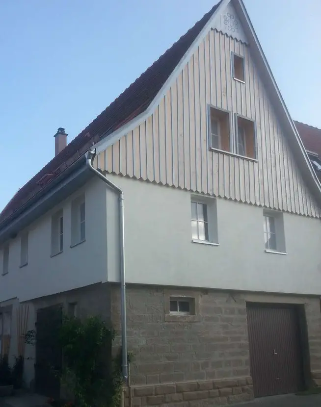 20190824_180402 -- Vollständig renovierte, helle 3-Raum-Dachgeschosswohnung mit Einbauküche in Ditzingen
