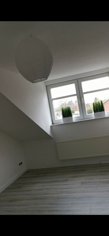 Screenshot_20200426_172644_com -- Lichtdurchflutete 3-Zimmer-Dachgeschosswohnung mit Einbauküche in Neumünster-Einfeld