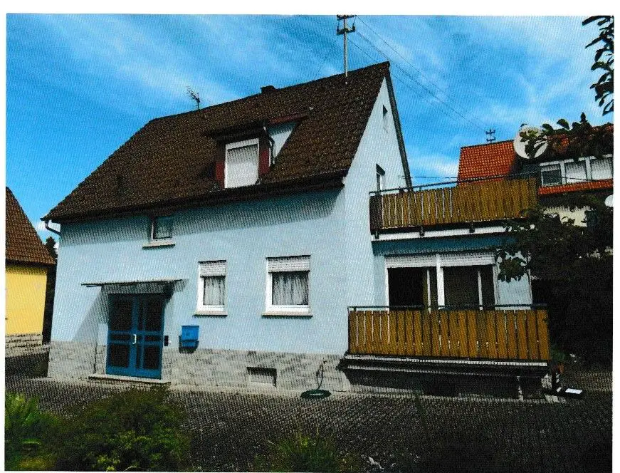 Seitenansicht Südseite -- Einfamilienhaus mit großer Scheune in Lauda-Königshofen