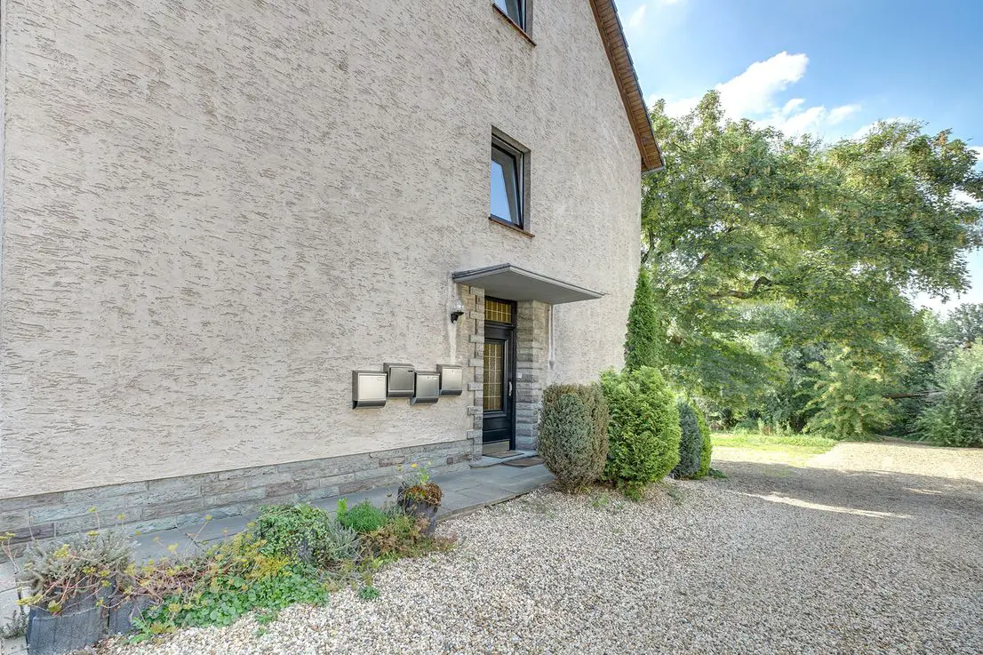 Eingangsbereich -- Solides und gepflegtes 3- Familienhaus mit großzügigem Grundstück in Aachen- Eilendorf