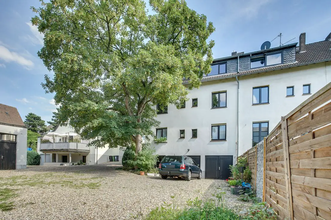Rückansicht -- Solides und gepflegtes 3- Familienhaus mit großzügigem Grundstück in Aachen- Eilendorf