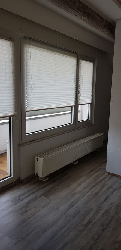 Wohnzimmer -- 4 Zimmer-Wohnung mit Balkon in Hagen-Emst zu vermieten