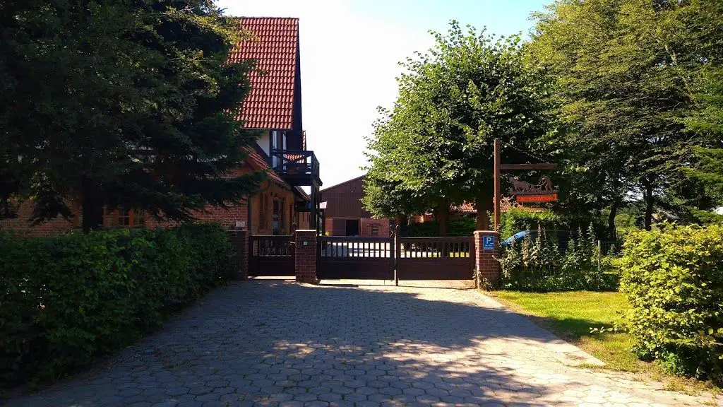 0 Einfahrt -- Attraktive 3 Zimmer Wohnung auf Resthof in 25365 Kl. Offenseth, Kreis Pinneberg, 3 Min bis A23 Horst