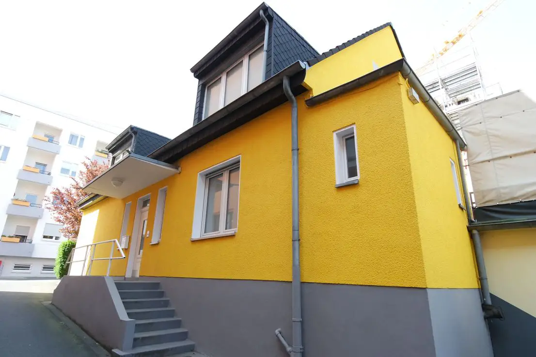 Außenansicht -- -- BRAUNSFELD/Nähe Stadtwald -- charmantes gelbes Einfamilienhaus -- bitte auch "Sonstiges" lesen --