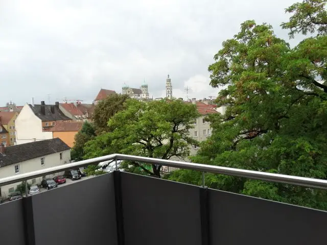 Blick vom Balkon -- Gemütliche 2-Zimmer-Wohnung im Zentrum von Augsburg