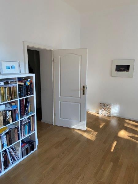 Wohnzimmer_IMG_0239 -- Sonnige und ruhige 2-Zimmer-Wohnung mit Balkon und EBK in Lichterfelde Ost