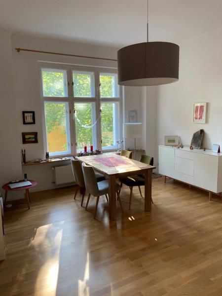 Wohnzimmer_IMG_0242 -- Sonnige und ruhige 2-Zimmer-Wohnung mit Balkon und EBK in Lichterfelde Ost