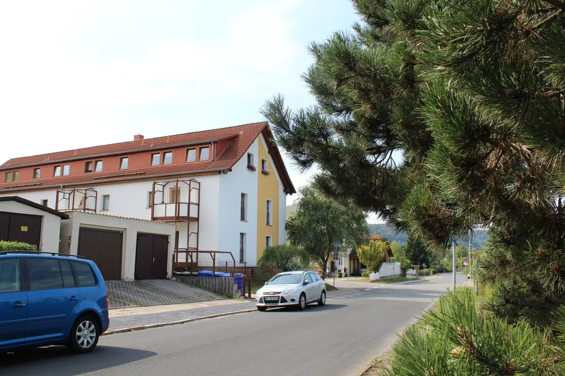 Hausansicht -- Hübsche gepflegte 3-Zimmer-DG-Wohnung mit super Blick auf Frauenberg und Stocksen in Sondershausen