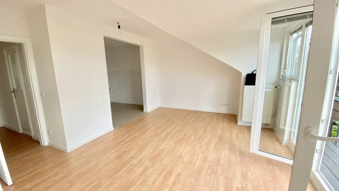 Esszimmer -- Exklusive, modernisierte 4-Zimmer-DG-Wohnung mit neuer Terrasse in Düsseldorf-Zooviertel