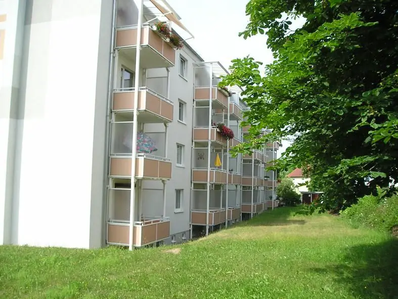 Außenansicht -- 3-Raum-Wohnung in Hainsberg in ruhiger Lage!
