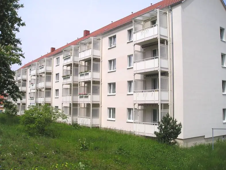 Außenansicht -- 3-Raum-Wohnung in Hainsberg zum günstigen Preis!