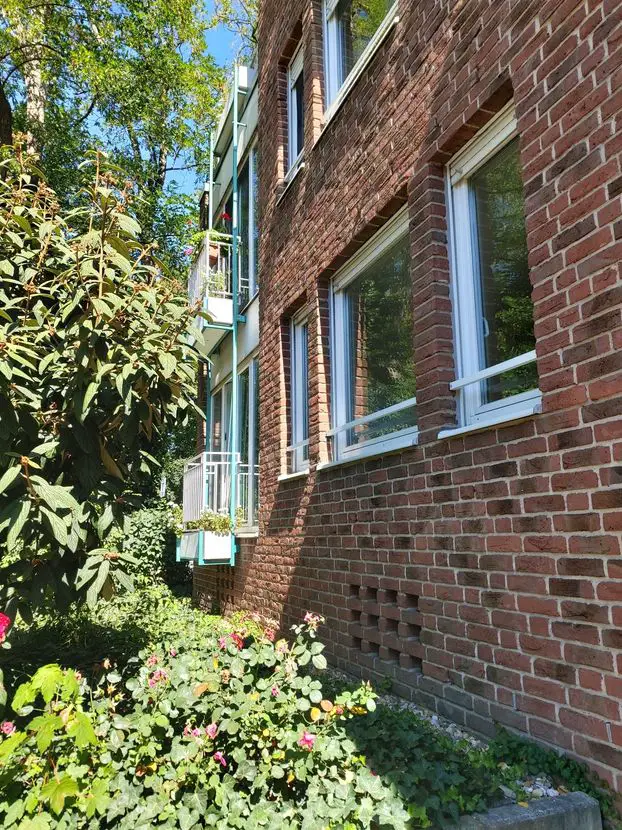 Außenansicht -- Kaiserswerth: Geräumige 4 Raum Wohnung mit Wintergarten nahe ISD
