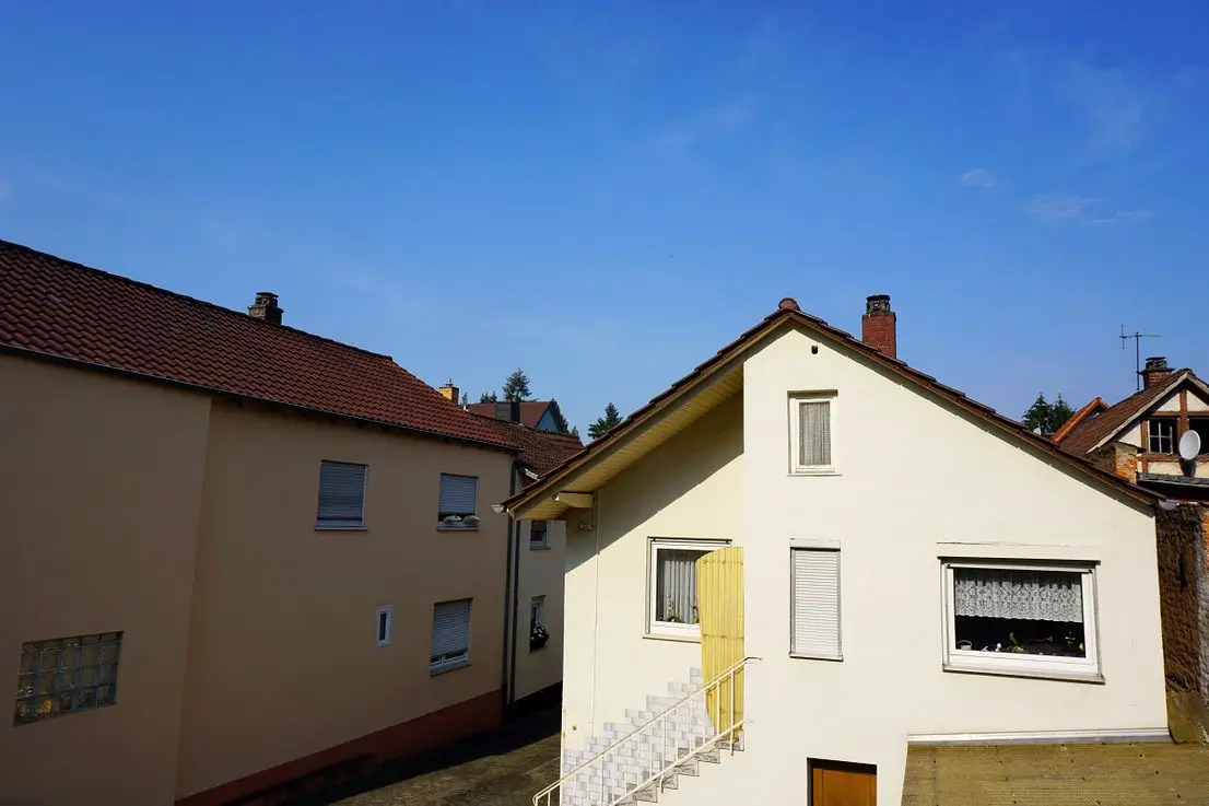 5Web -- Doppelhaushälfte mit sonnigem Terrassengarten