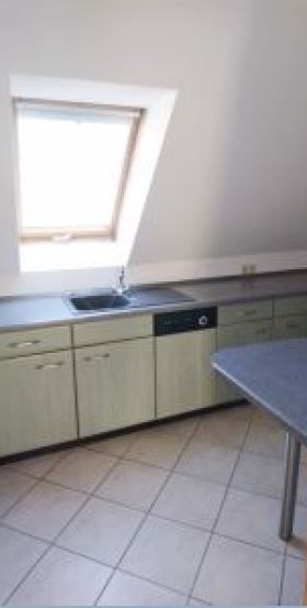 Küche -- 3-Raum-Maisonette-Wohnung mit Balkon und Einbauküche in Oschatz & zwei Tiefgaragenstellplätze