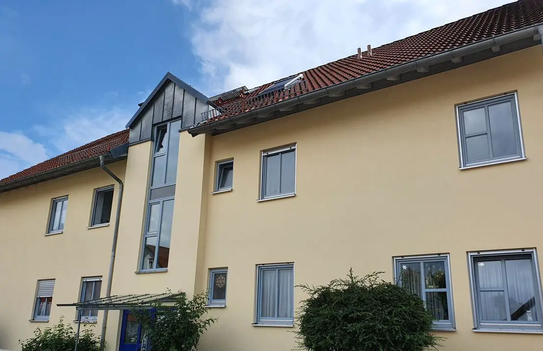 Hausansicht -- Vollständig renovierte 3-Raum-Wohnung mit Balkon in Mintraching