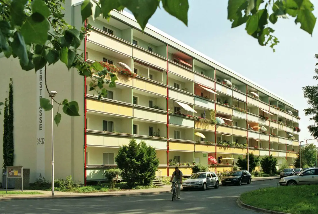 /www/htdocs/w00b8867/ companie -- 2-Raum-Wohnung mit großem Balkon und Blick ins Grüne