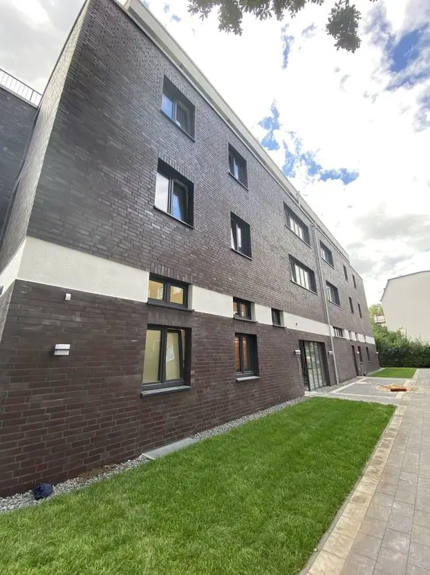 Hausansicht -- Erstbezug mit Einbauküche und Balkon: ansprechende 3-Zimmer-Wohnung in Hamburg