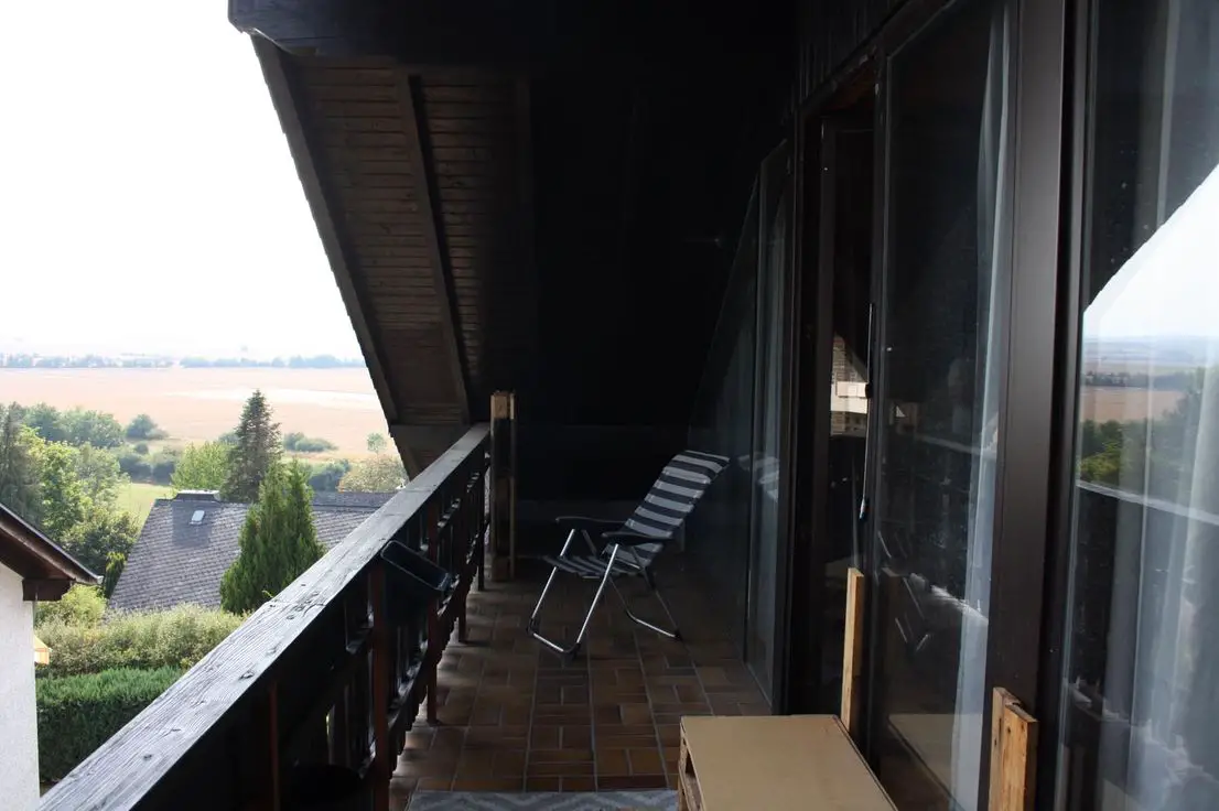 Balkon 1 -- Preiswerte 2-Zimmer-DG-Wohnung mit Balkon und Sauna in Kruft