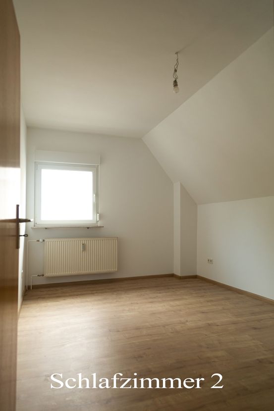 Schlafzimmer 2 -- Attraktive Doppelhaushälfte zur Miete in Groß-Gerau, Groß-Gerau (Kreis)
