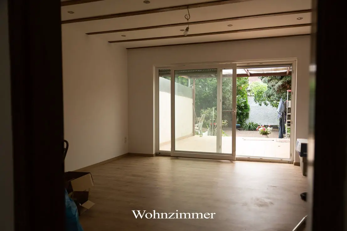 Wohnzimmer -- Attraktive Doppelhaushälfte zur Miete in Groß-Gerau, Groß-Gerau (Kreis)