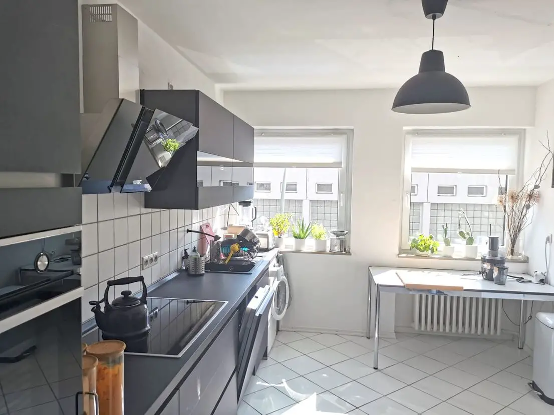 Küche -- 3 ZKDD, Balkon + Garage in Düsseldorf-Friedrichstadt