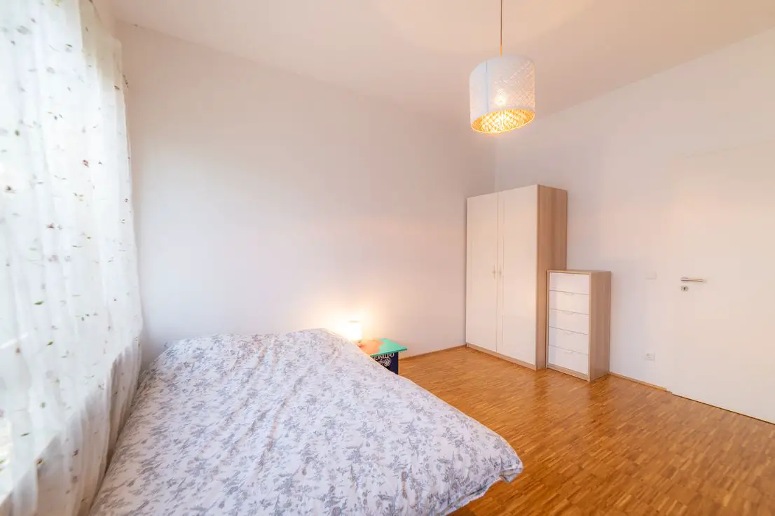 Schlafzimmer 2 -- Wunderschöne 3-Zimmer-Wohnung in Haidhausen, Munich