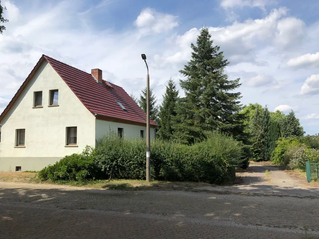 Vorderansicht -- Einfamilienhaus mit großem Grundstück im Havelland (Schollene / Ferchels)