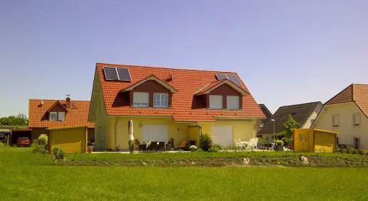 Terrasse und Garten -- Doppelhaushälfte im Landhausstil Erstbezug (11/2011)