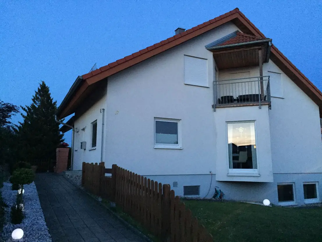 Hausansicht -- Gepflegte 5-Zimmer-Doppelhaushälfte mit EBK in Eutingen im Gäu