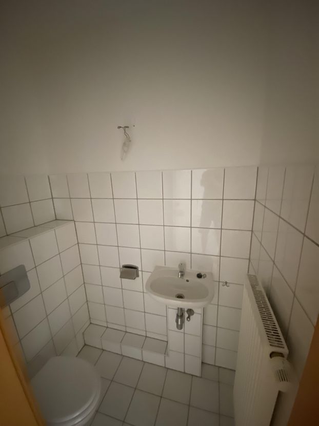 WC -- Ruhige 3 Zimmer Wohnung mit Balkon im Hinterhaus!