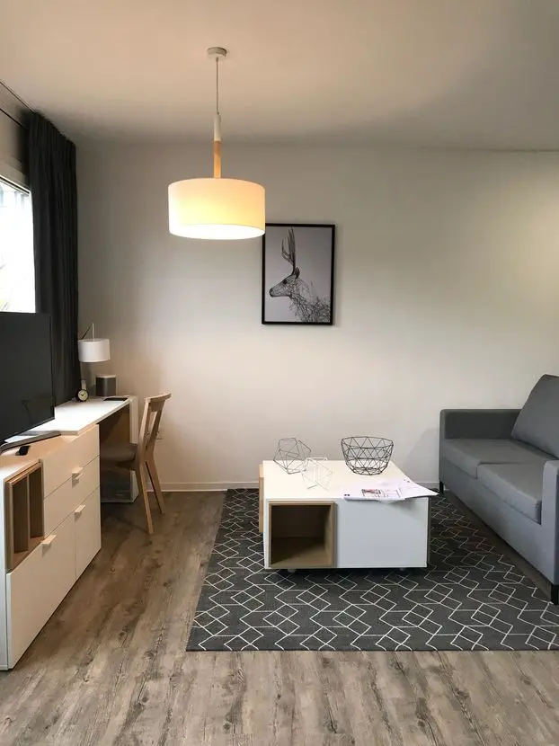 0 Titelbild -- Skandinavischer Wohntraum auf 40 m2: vollständig sanierte & möblierte 1-Zi-Wohnung in toller Lage