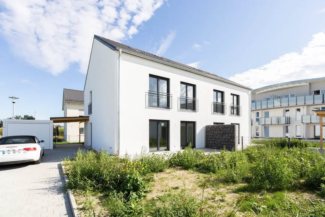 Außenansicht -- Neubau Doppelhaushälfte in Friedrichshofen